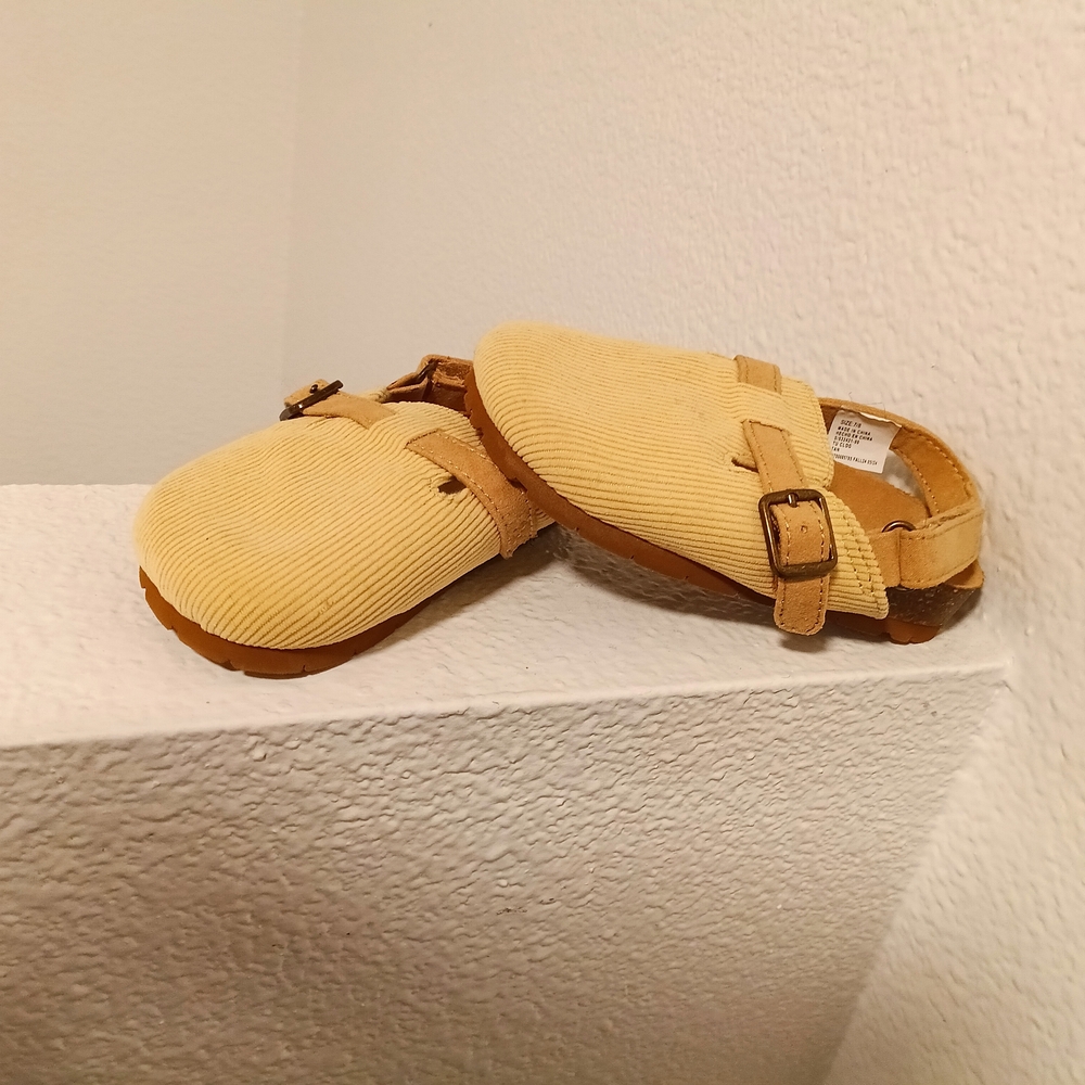 GAP Kids Tan Slippers
